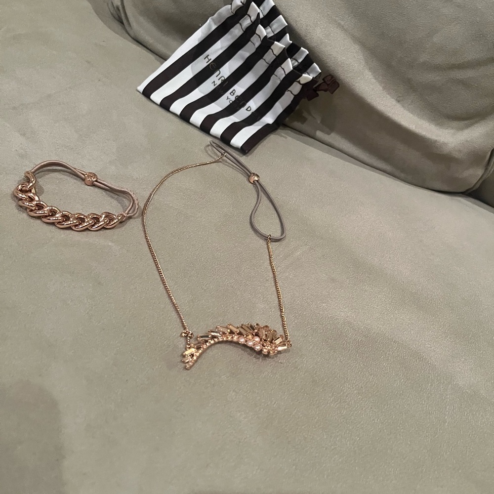 Henri Bendel bundle! Adjustable head band and ponytail holder!